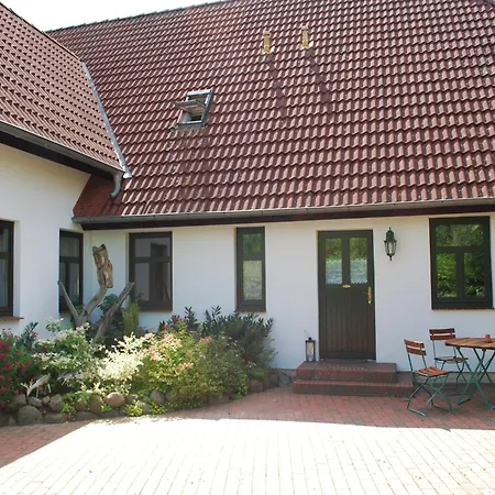 公寓 In Dargun Mit Garten, Cleaning Included